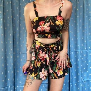 🌈 tropical Print crop top and skort set sz medium